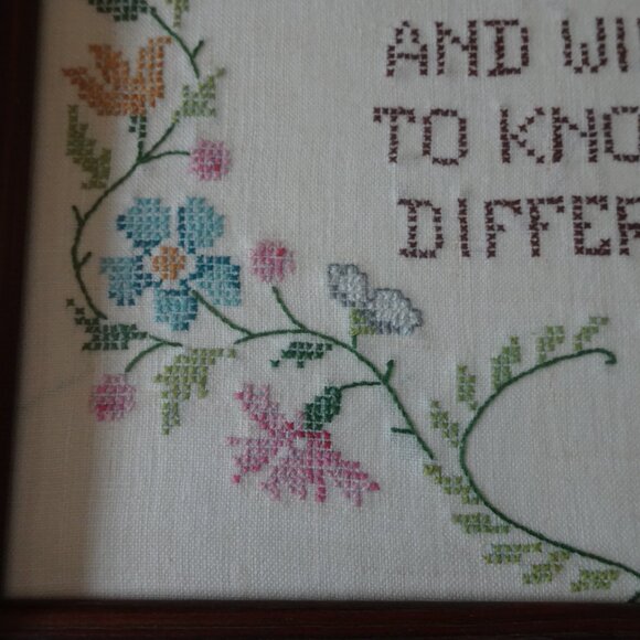 Vintage Framed Embroidery Cross Stitch "Serenity Prayer" Floral Design 17.5"x14" - Picture 11 of 15
